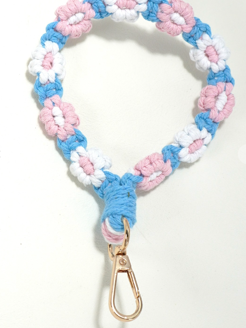 Daisy Wristlet